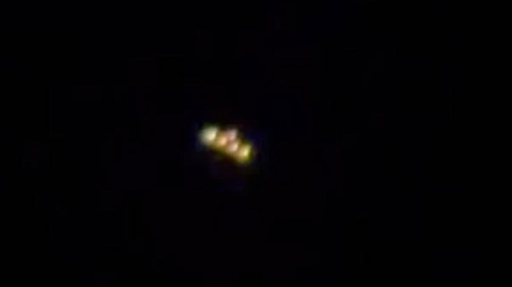 Strange lights seen in San Diego with 4 circular lights flying over the coast